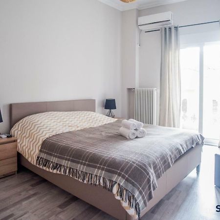 Explore Greece From Near The Sea Apartment Chalkís Exterior foto